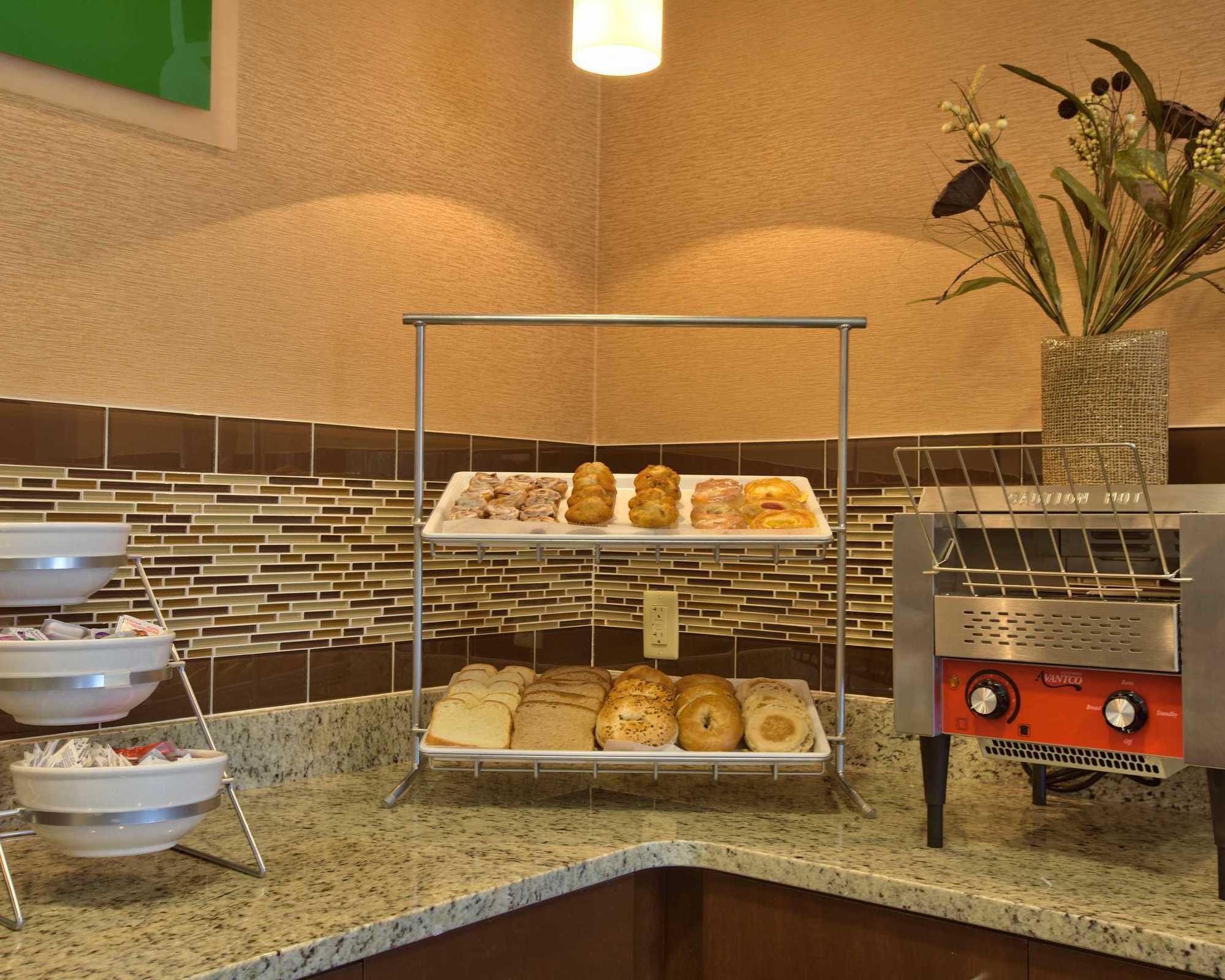 Comfort Inn & Suites Dothan East Facilities photo